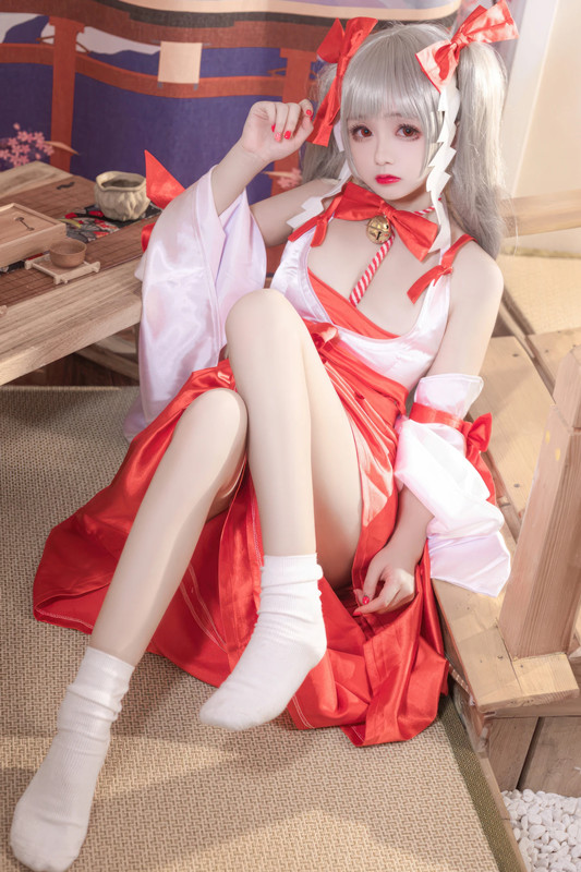 日奈娇碧蓝航线 可畏巫女-COS世界