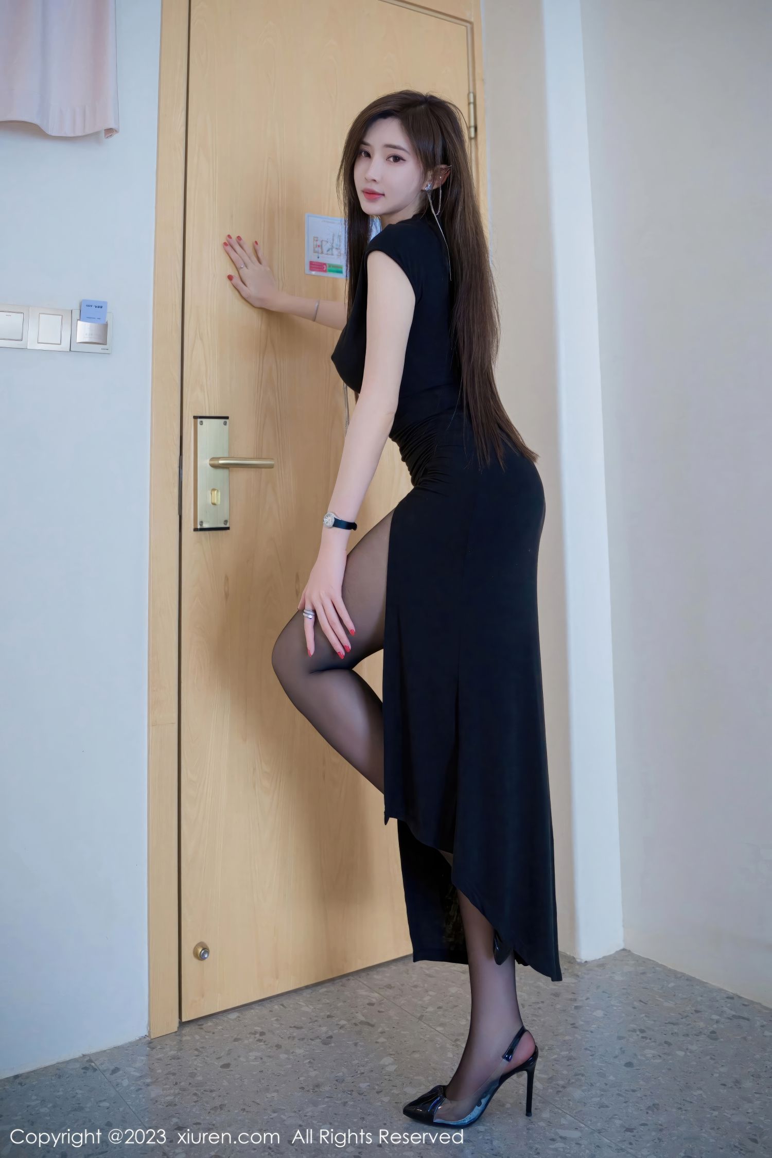 图片[2]-秀人网 No.7280 周妍希-COS世界