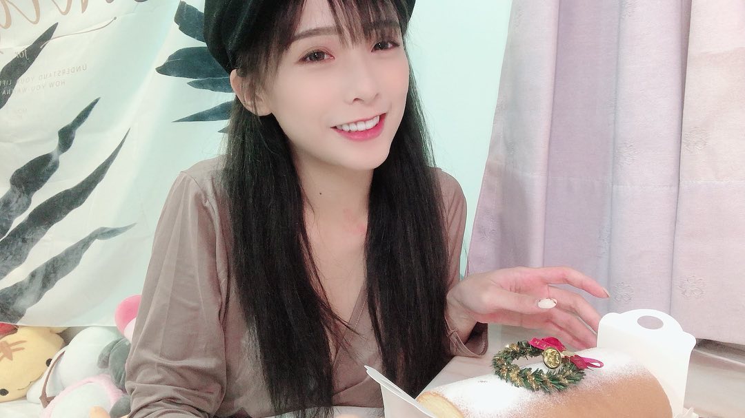 閃亮亮𝓘𝓻𝓲𝓼 (@irisxiao_) 台湾养眼网红正妹-COS世界
